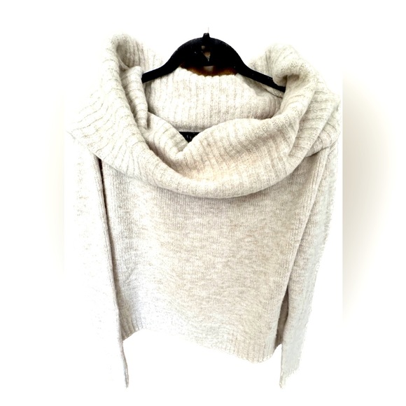 Crop Beige Knit Sweater - Picture 2 of 5